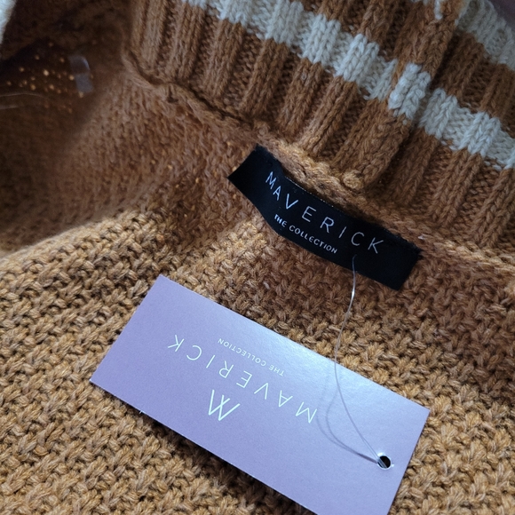 Maverick The Collection Cassandra V-Neck Sweater - Picture 6 of 9